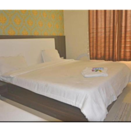 Hotel Fun N Food , Mandu Εξωτερικό φωτογραφία