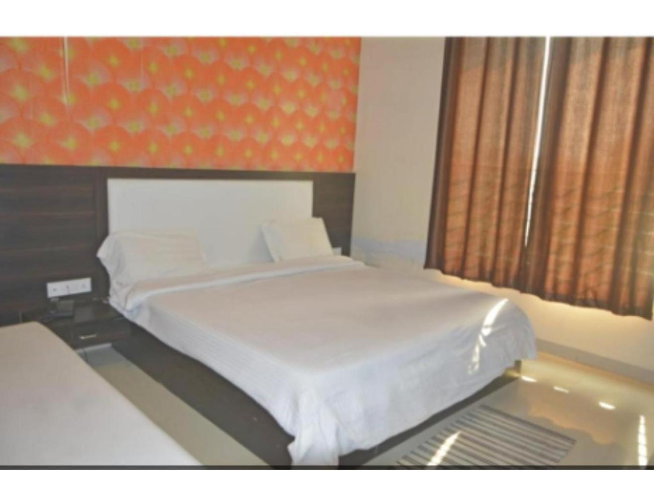 Hotel Fun N Food , Mandu Εξωτερικό φωτογραφία