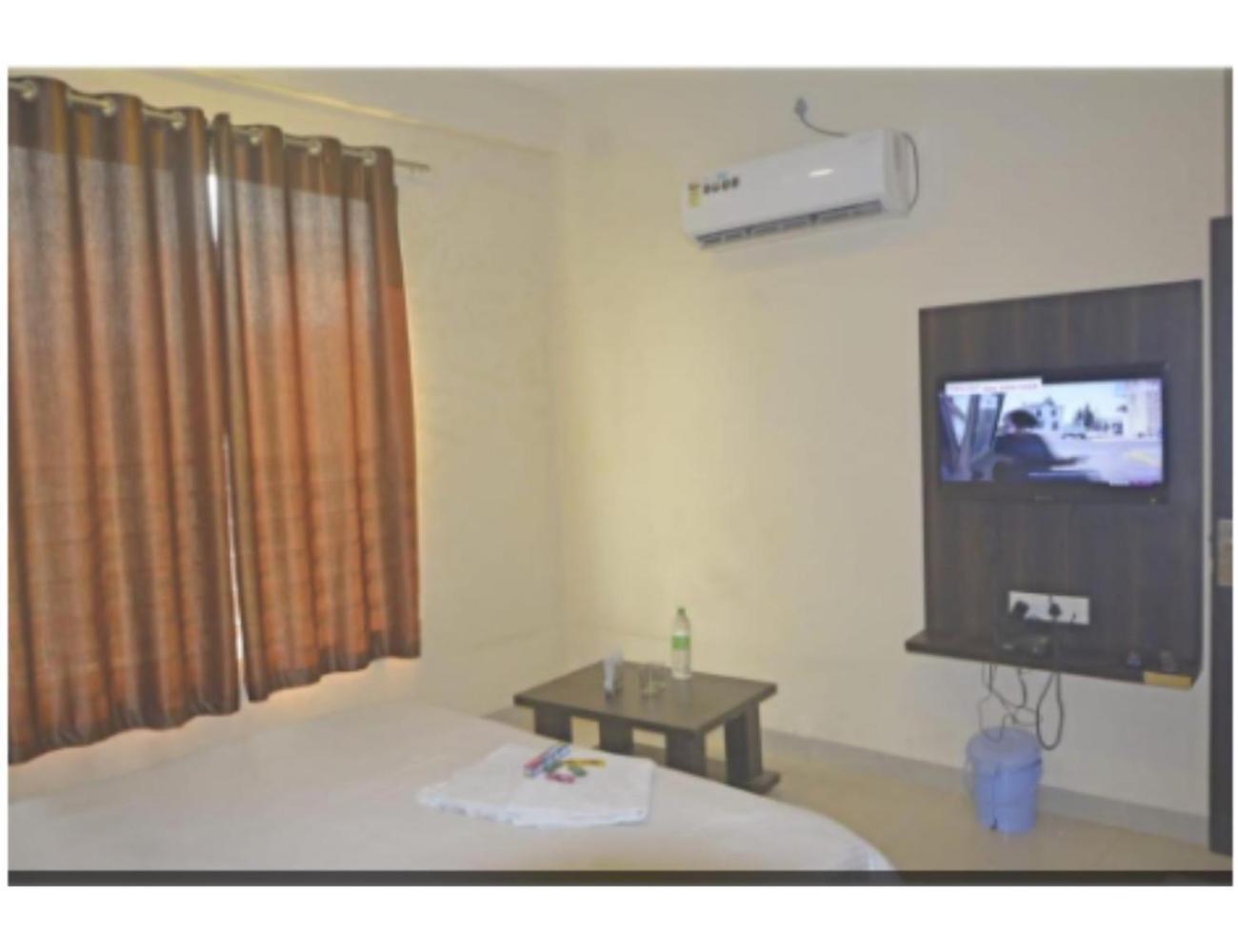 Hotel Fun N Food , Mandu Εξωτερικό φωτογραφία
