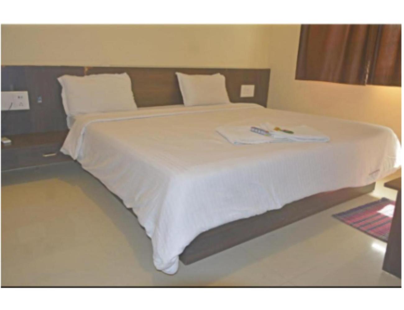 Hotel Fun N Food , Mandu Εξωτερικό φωτογραφία