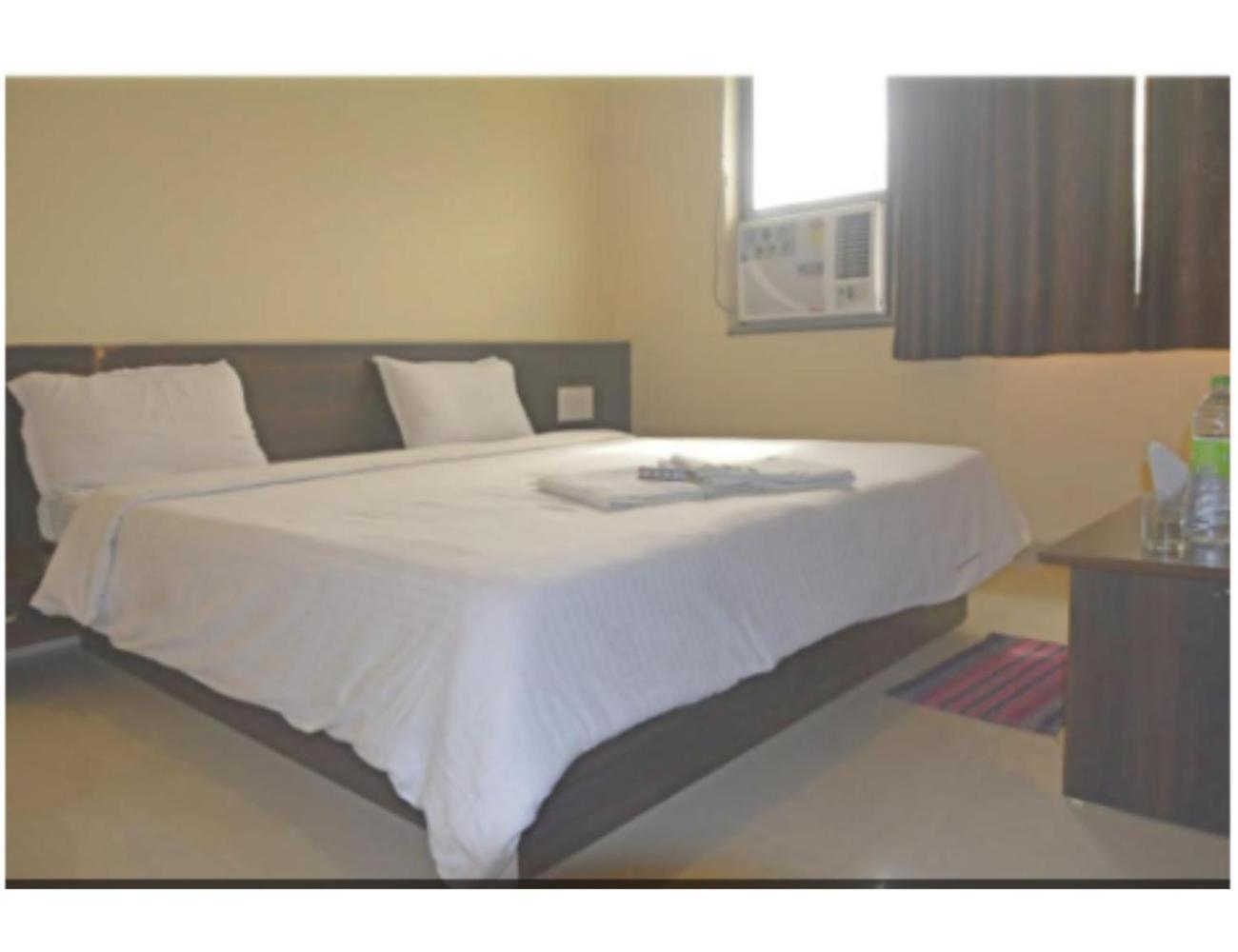 Hotel Fun N Food , Mandu Εξωτερικό φωτογραφία