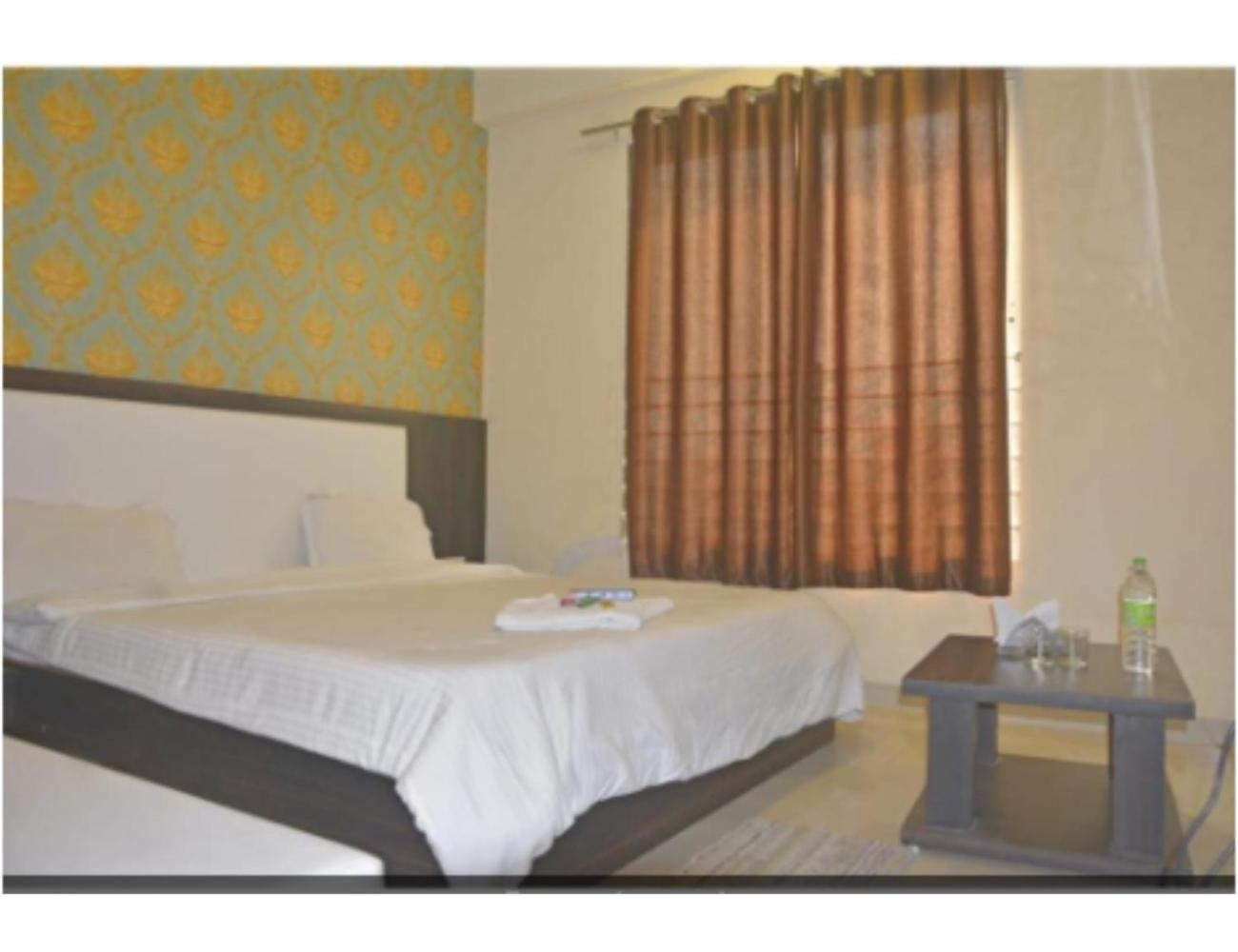 Hotel Fun N Food , Mandu Εξωτερικό φωτογραφία