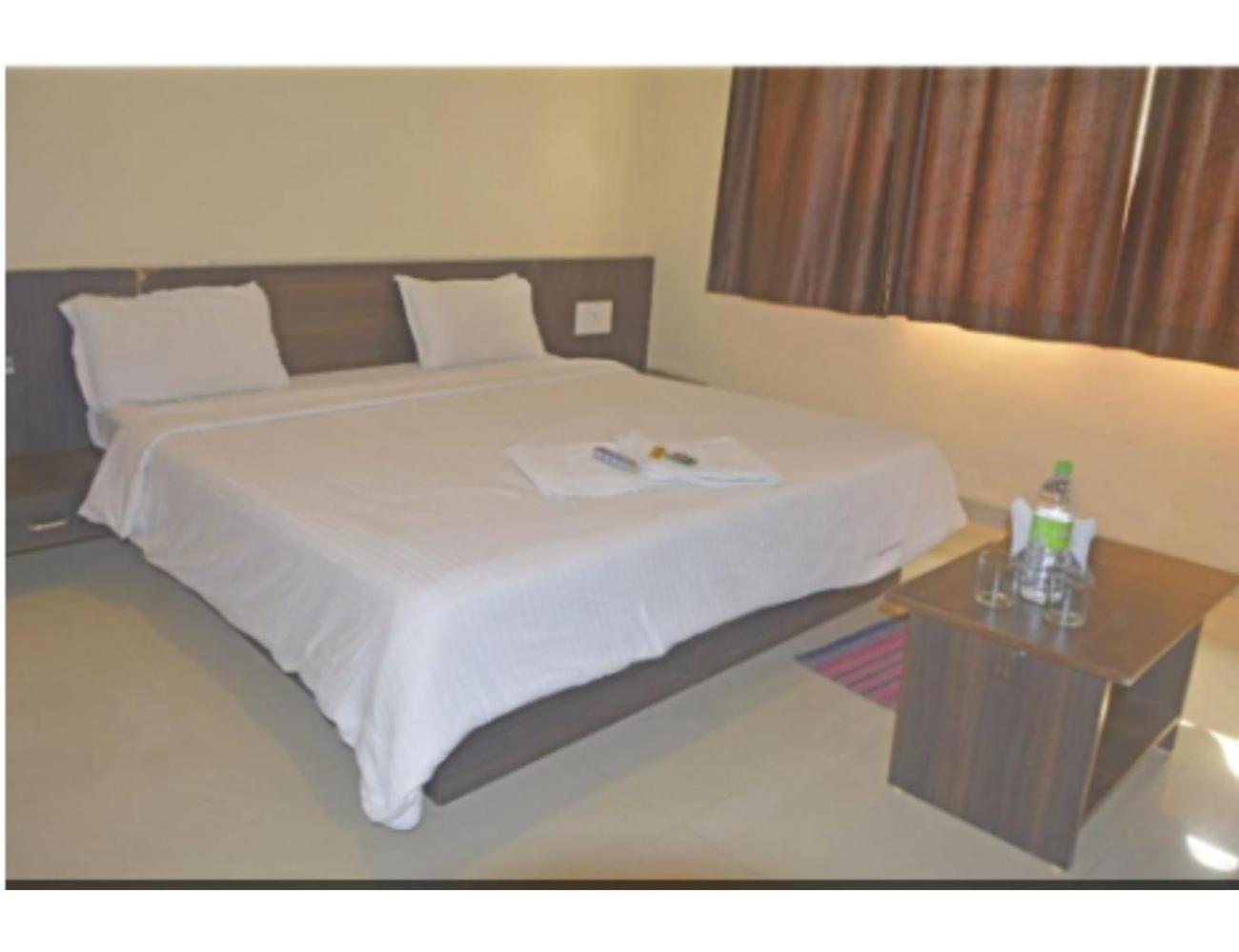Hotel Fun N Food , Mandu Εξωτερικό φωτογραφία